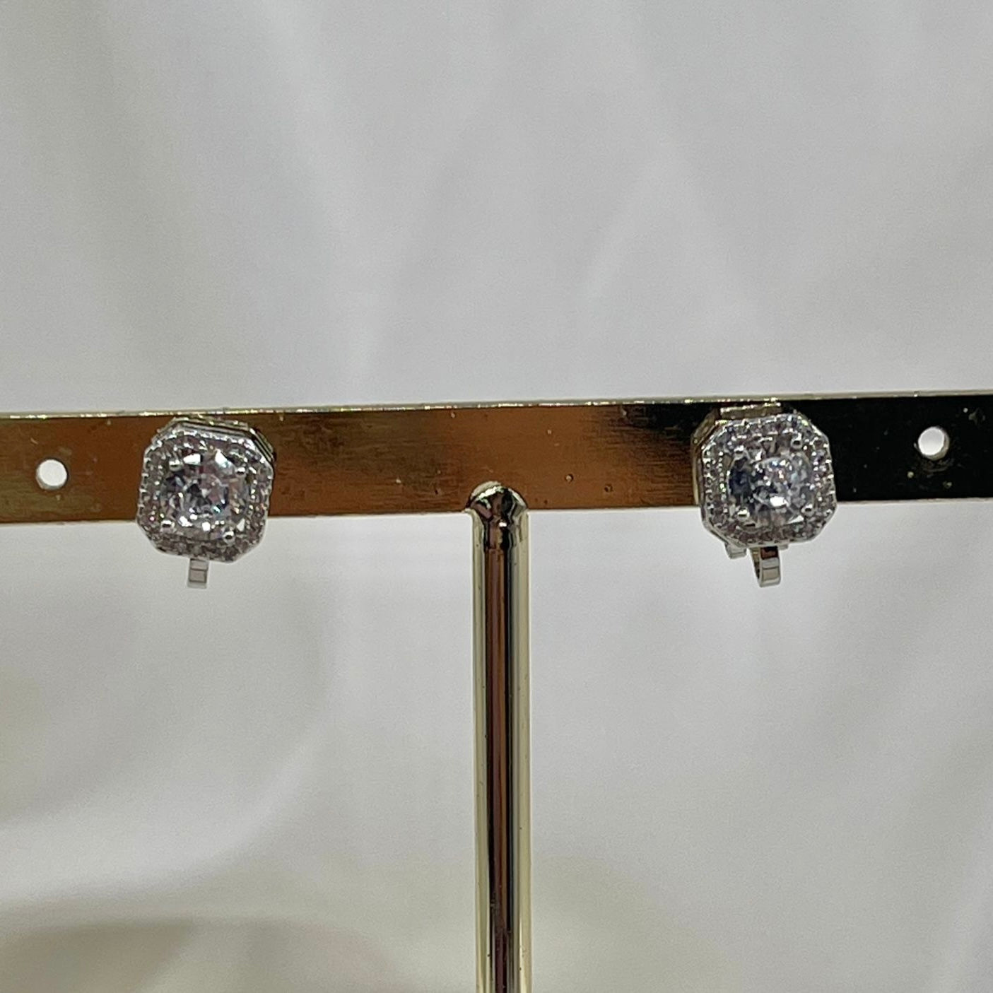 Aretes Clip Zirconia Plateado
