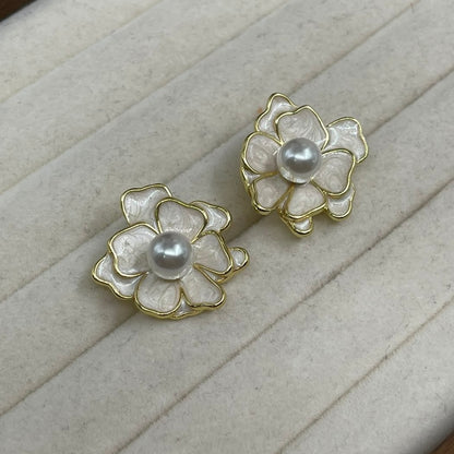 Aretes Flor blanca perla