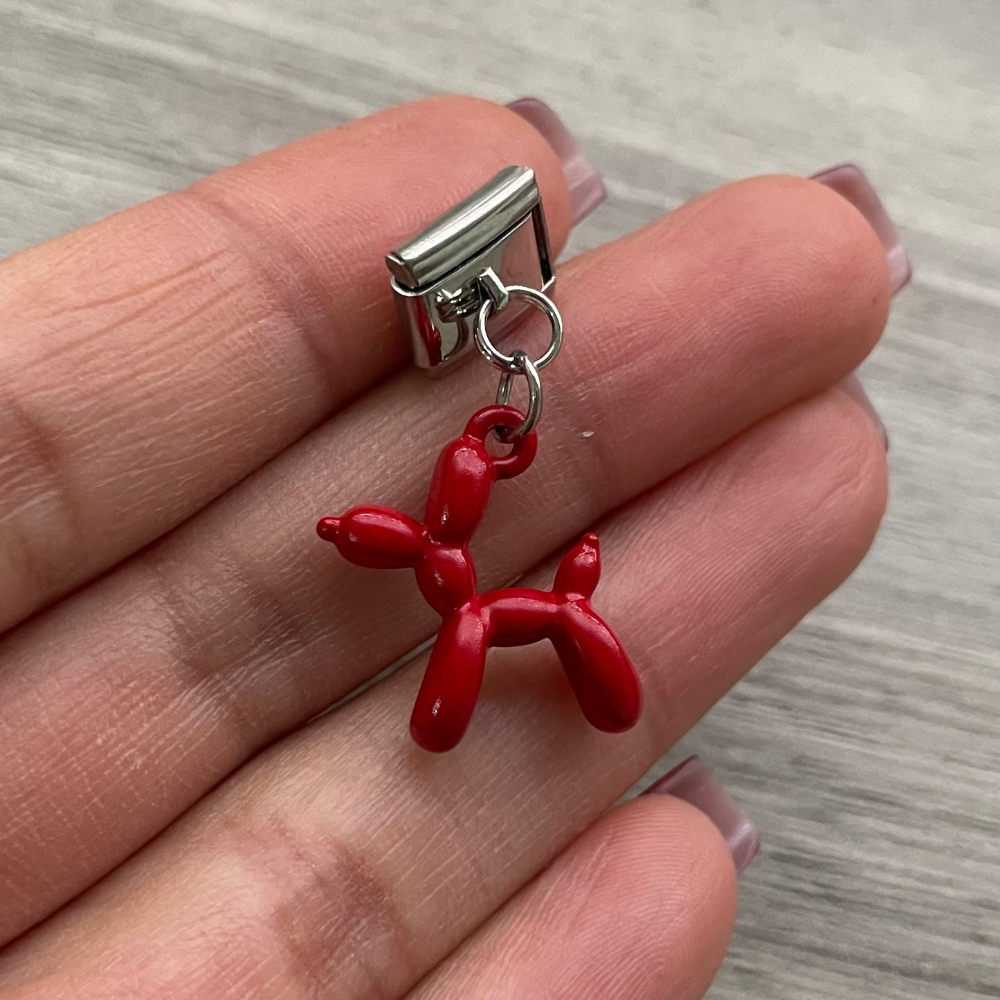 CHARM Perrito Globo rojo Colgante