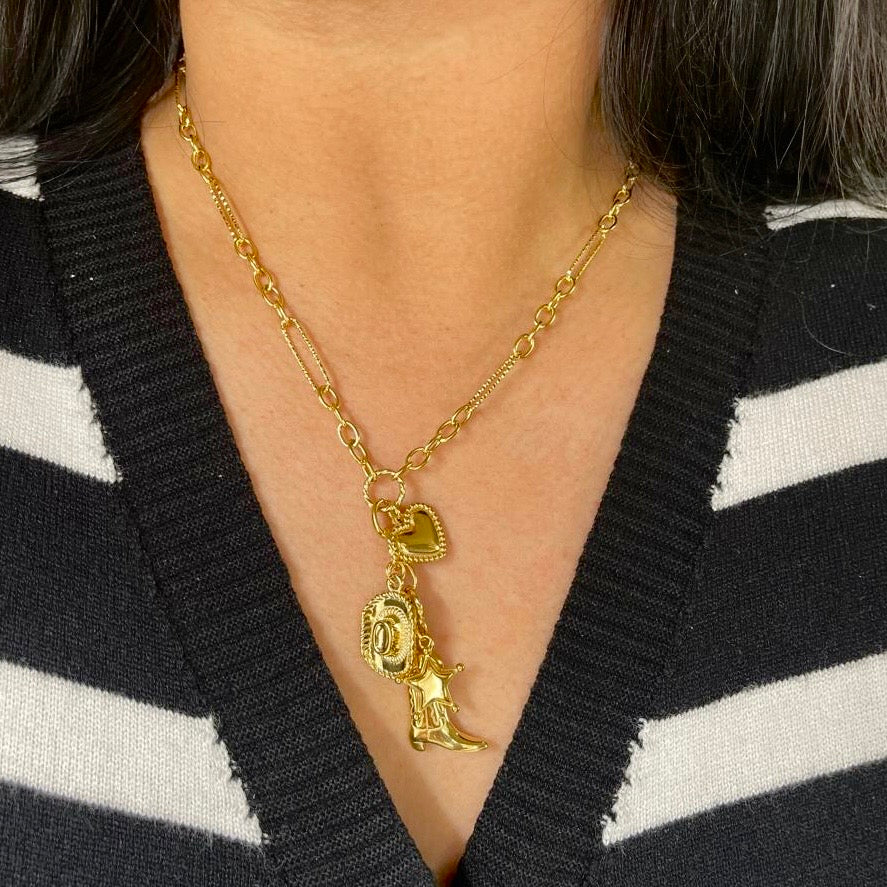 Collar Botas y Sombrero