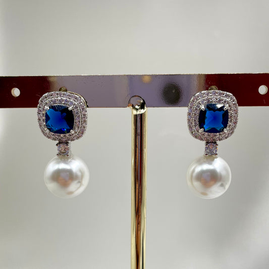 Aretes cuadro azul y perla