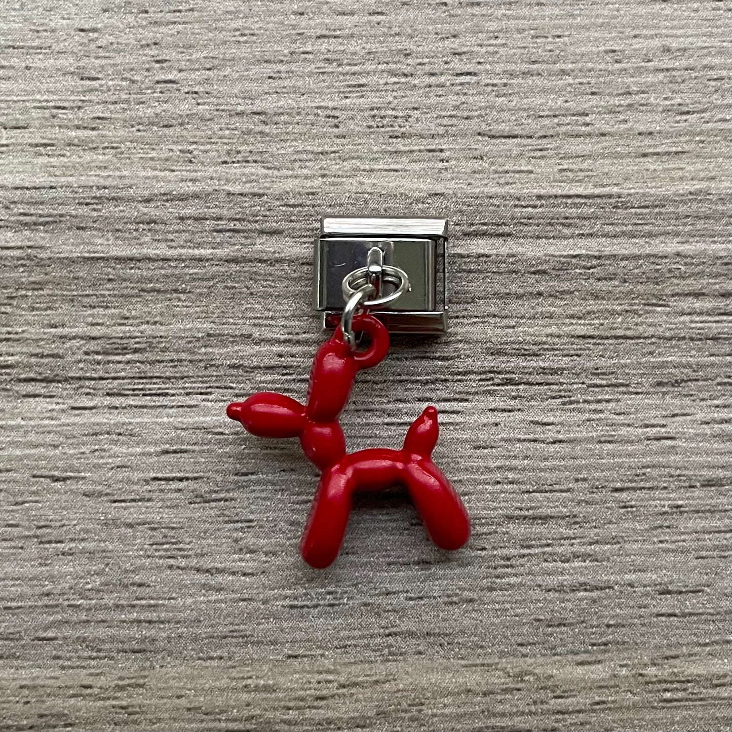 CHARM Perrito Globo rojo Colgante