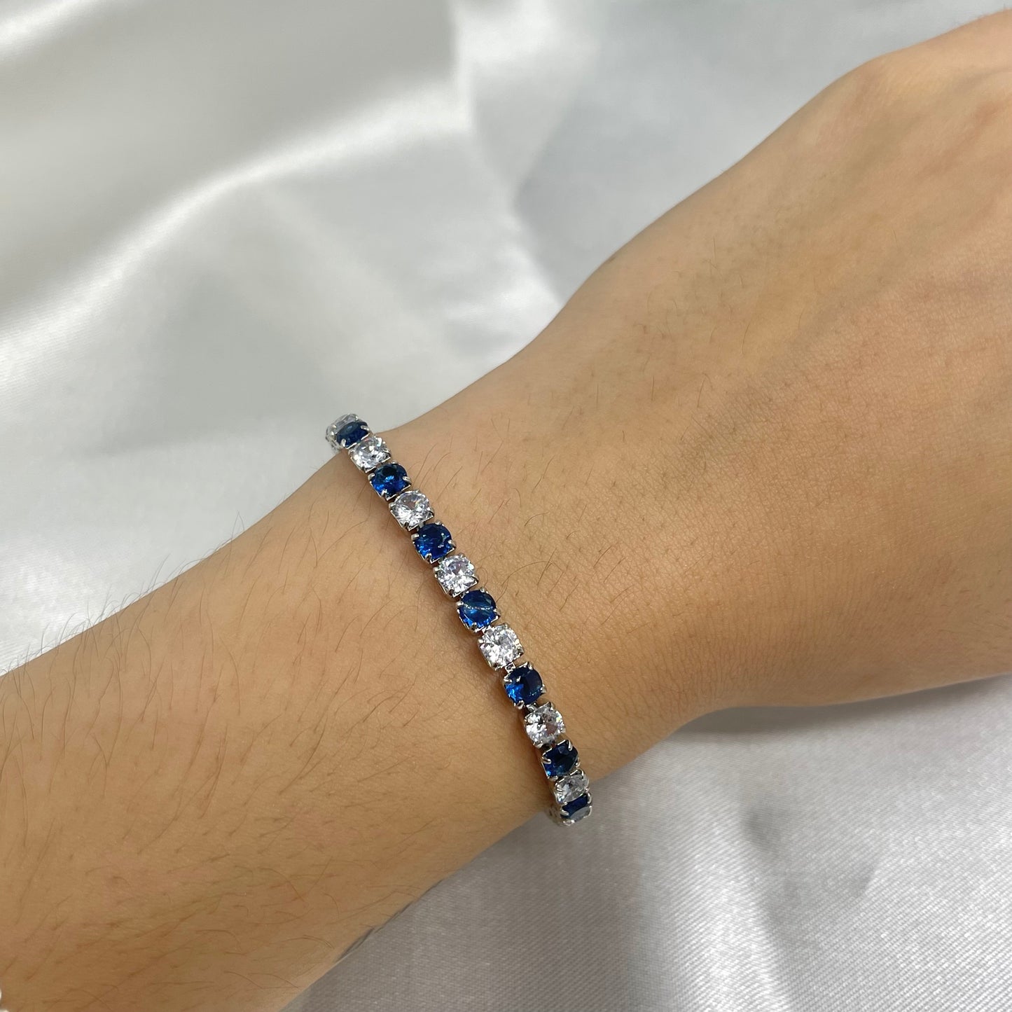 Pulseras colores plateadas