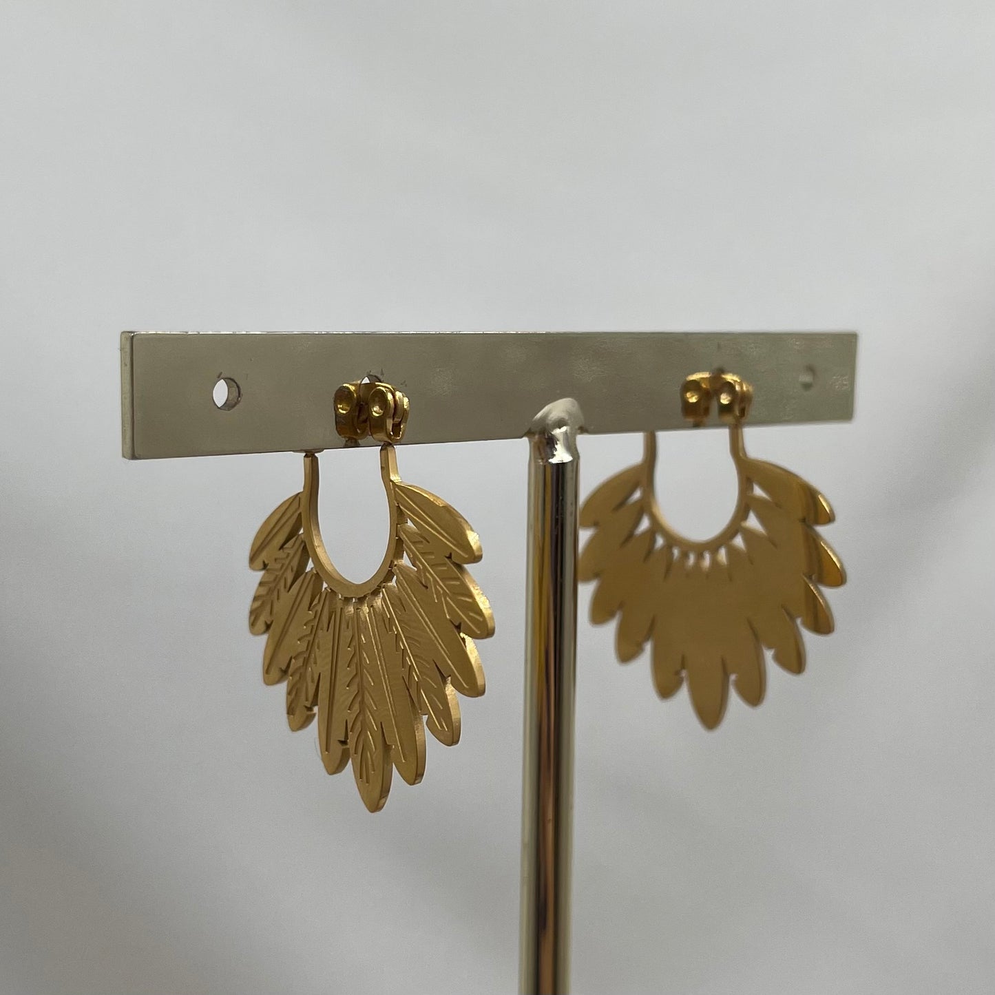 Aretes acero plumas