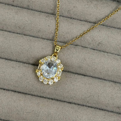 Collar Óvalo Zirconia en Dorado