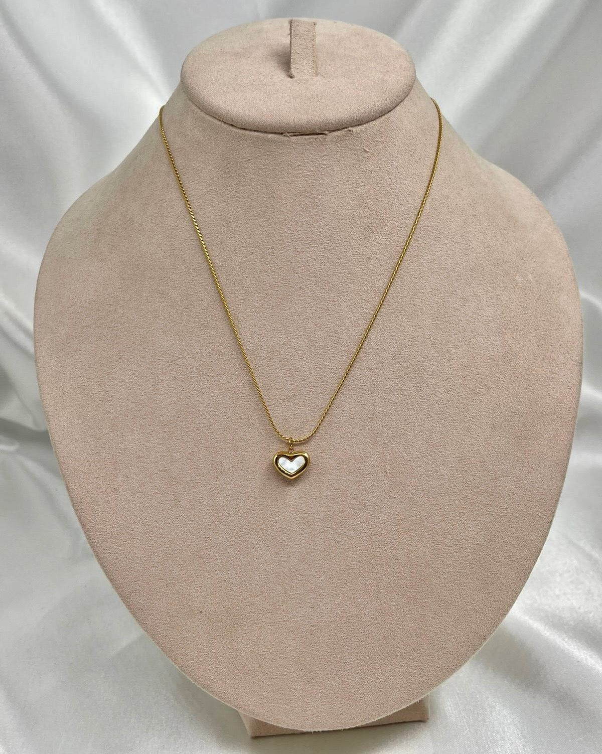 Collar dije Corazón Concha Natural