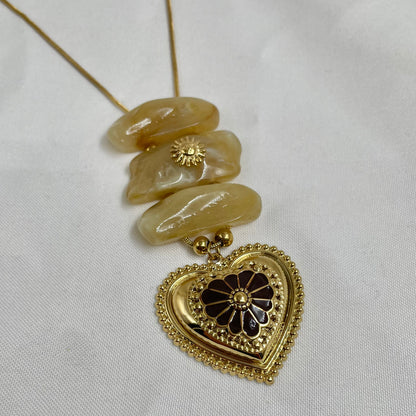 Collar largo corazón y acrílico