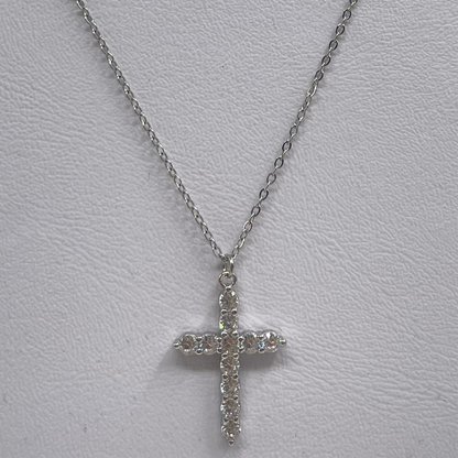 Collar cruz plateada con circonia