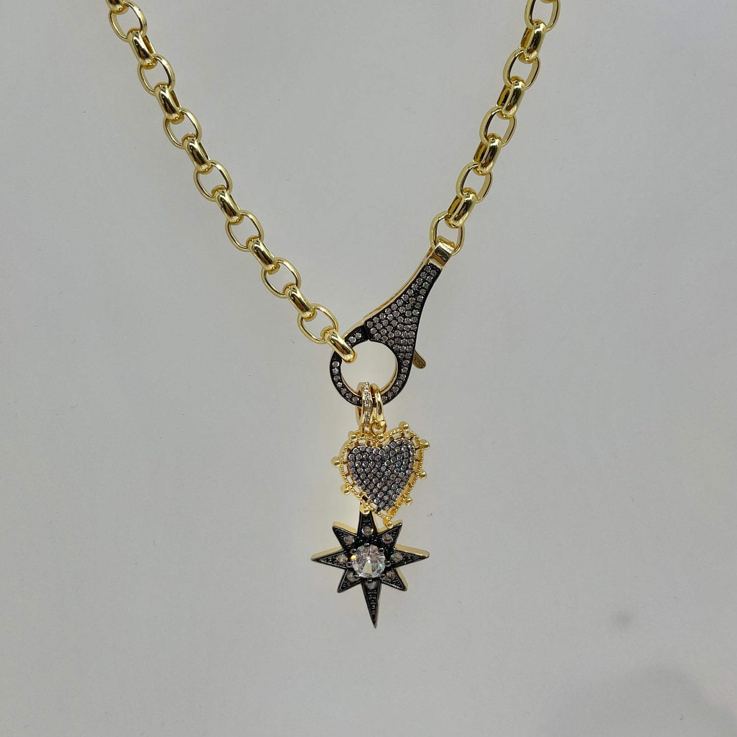 Collar Broche y Dijes