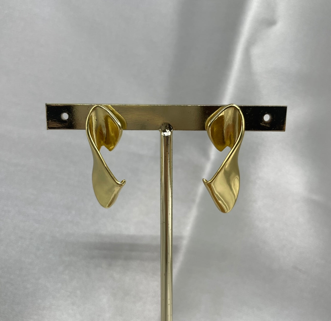 Aretes Plain torcidos