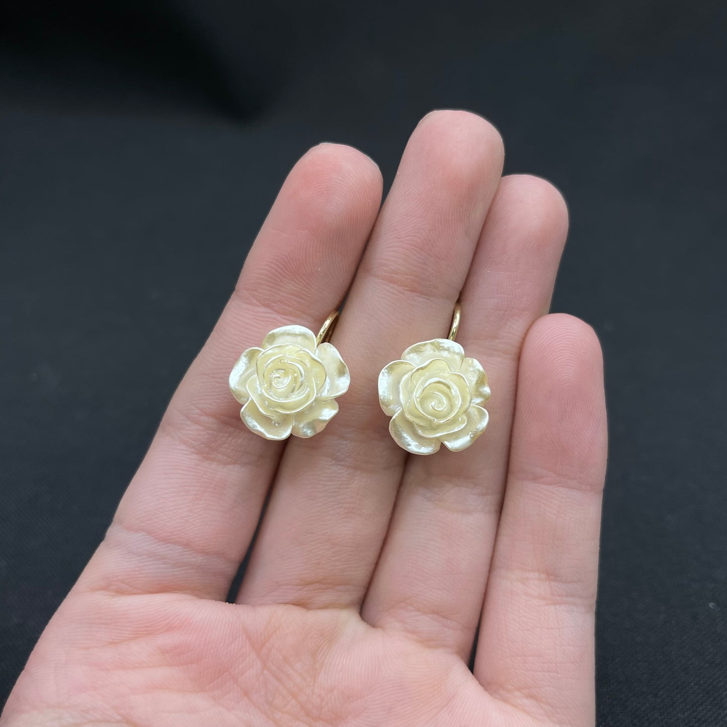 Aretes Flor Concha