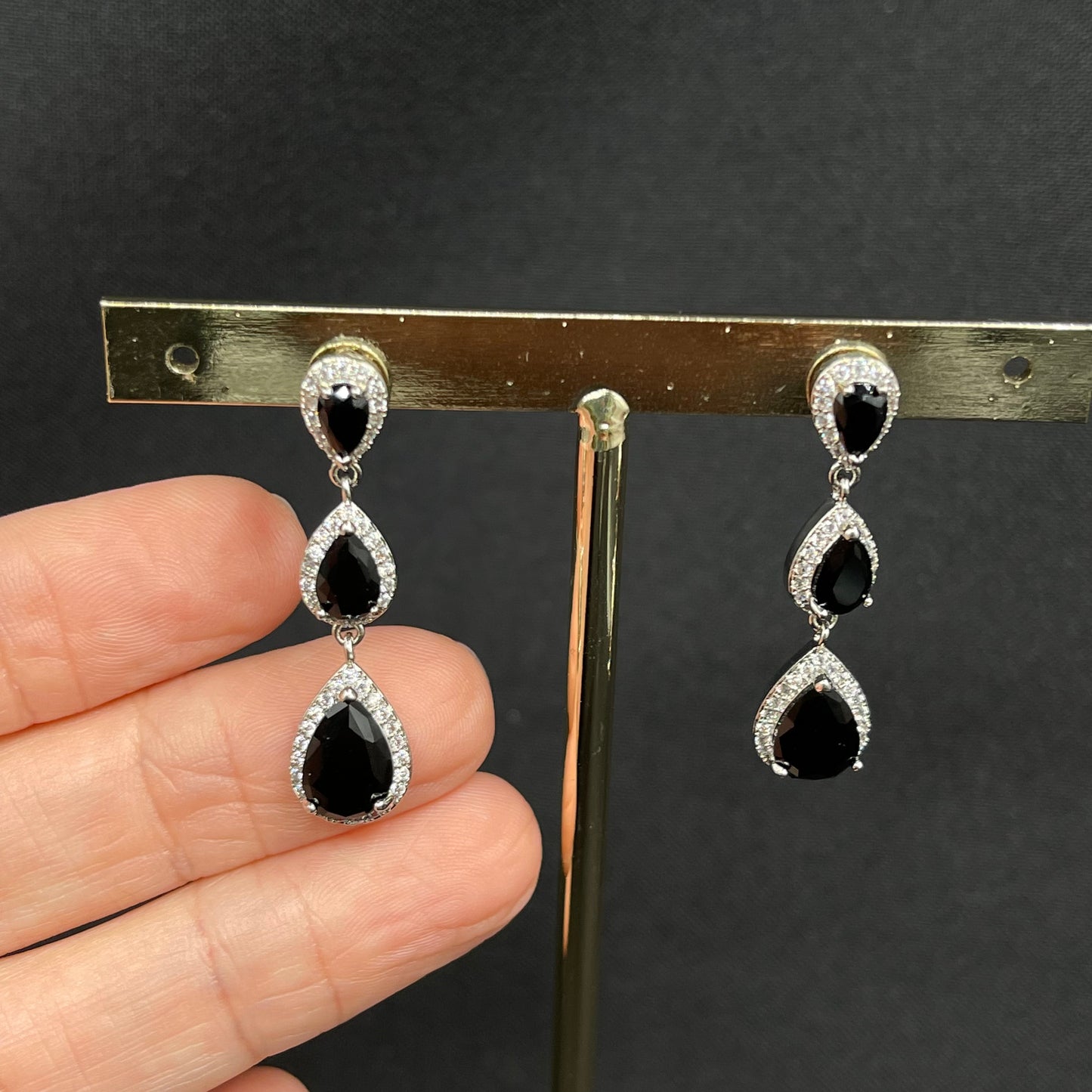 Aretes negros 3 gotas