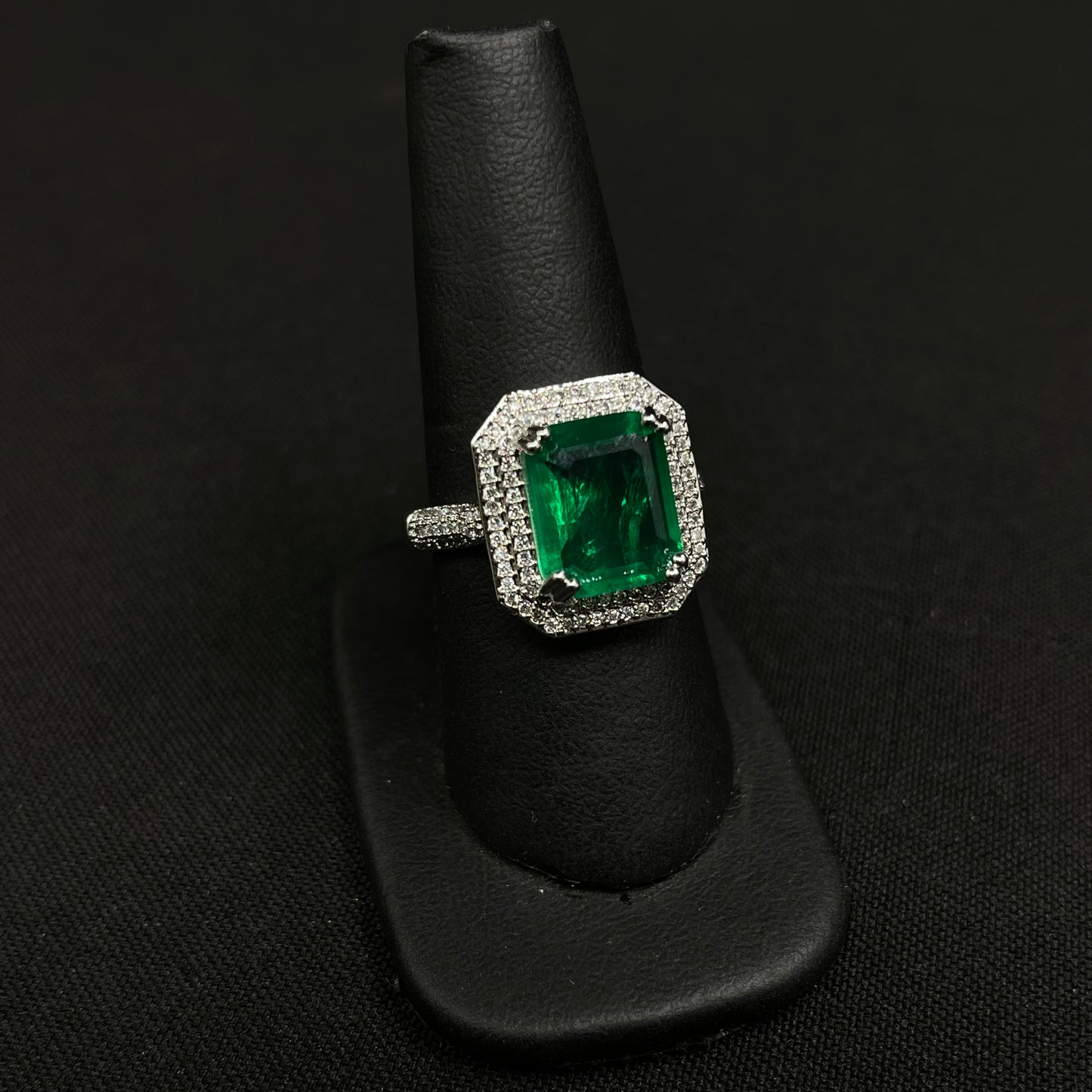 Anillo esmeralda